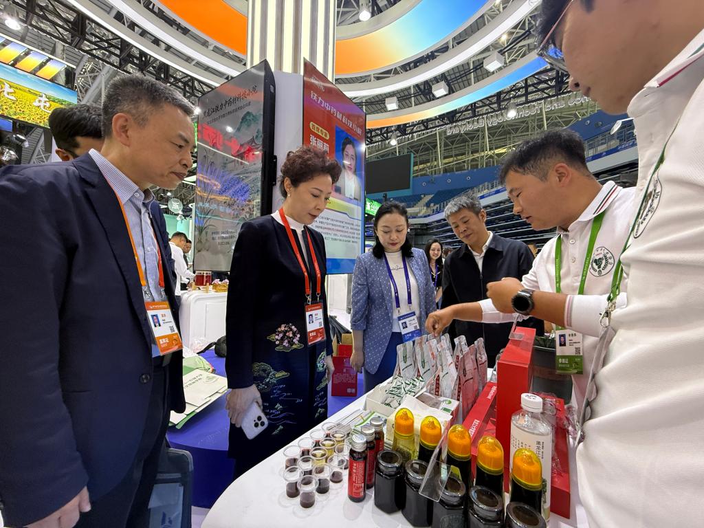 吸引了众多客商与媒体关注